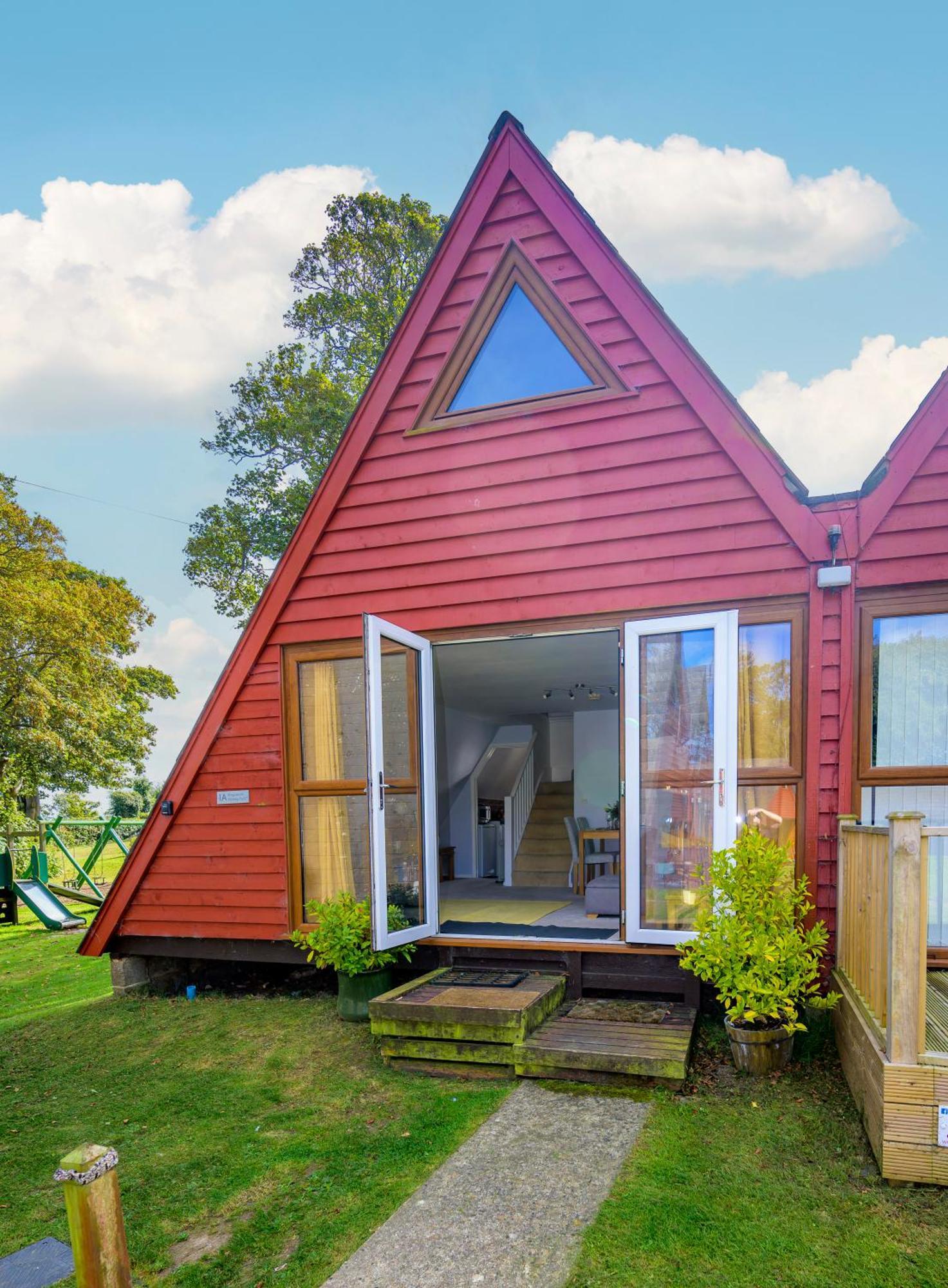 Escape To A Clifftop Chalet With Pool And Tennis Onsite - 1A Kingsdown Holiday Park Экстерьер фото